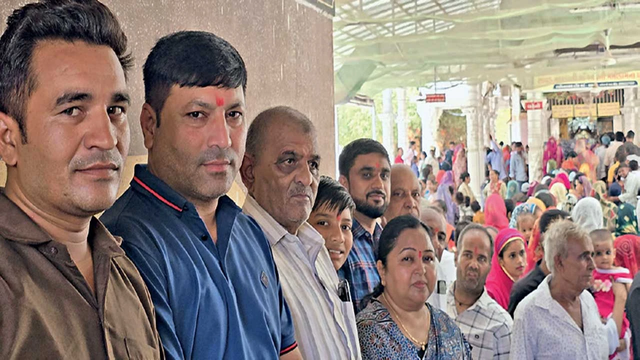 સાંસદ શોભનાબેન બારૈયાએ પ્રાચીન સોપડ મહાકાલી મંદિરે દર્શન કરી આશીર્વાદ મેળવ્યા