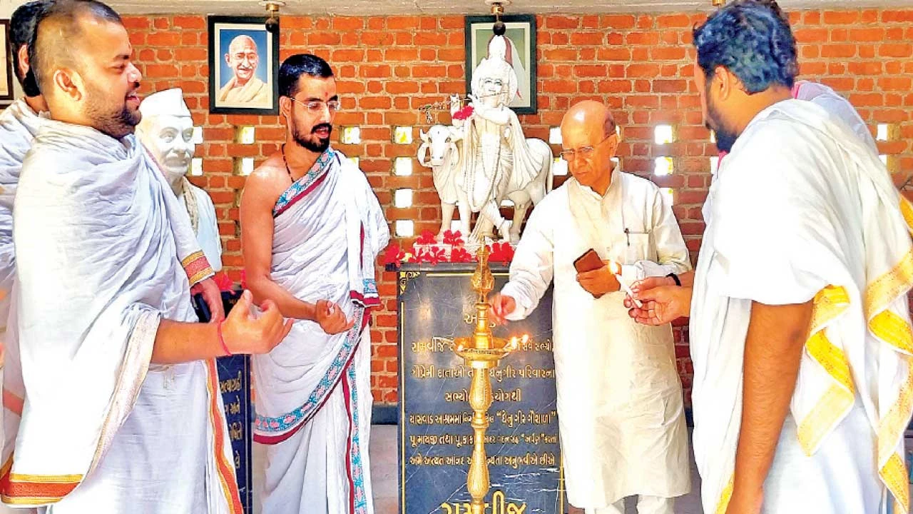 ભરૂચના ચાસવડ આશ્રામશાળામાં વેદમૂર્તિઓએ કર્યું વેદોનું પઠન