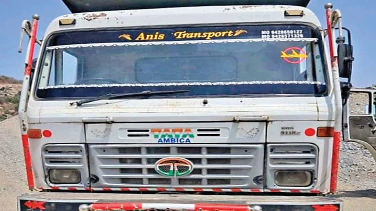 ખેરાલુમાં ઓવરલોડ ડમ્પર સામે RTOની કાર્યવાહી