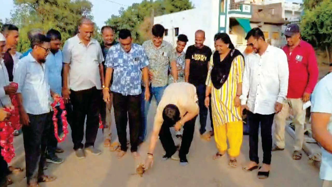 વડોદરાના શિનોર કડિયાવાડથી ટીમ્બા ફળિયા સુધી RCC રોડનું ખાતમુહૂર્ત