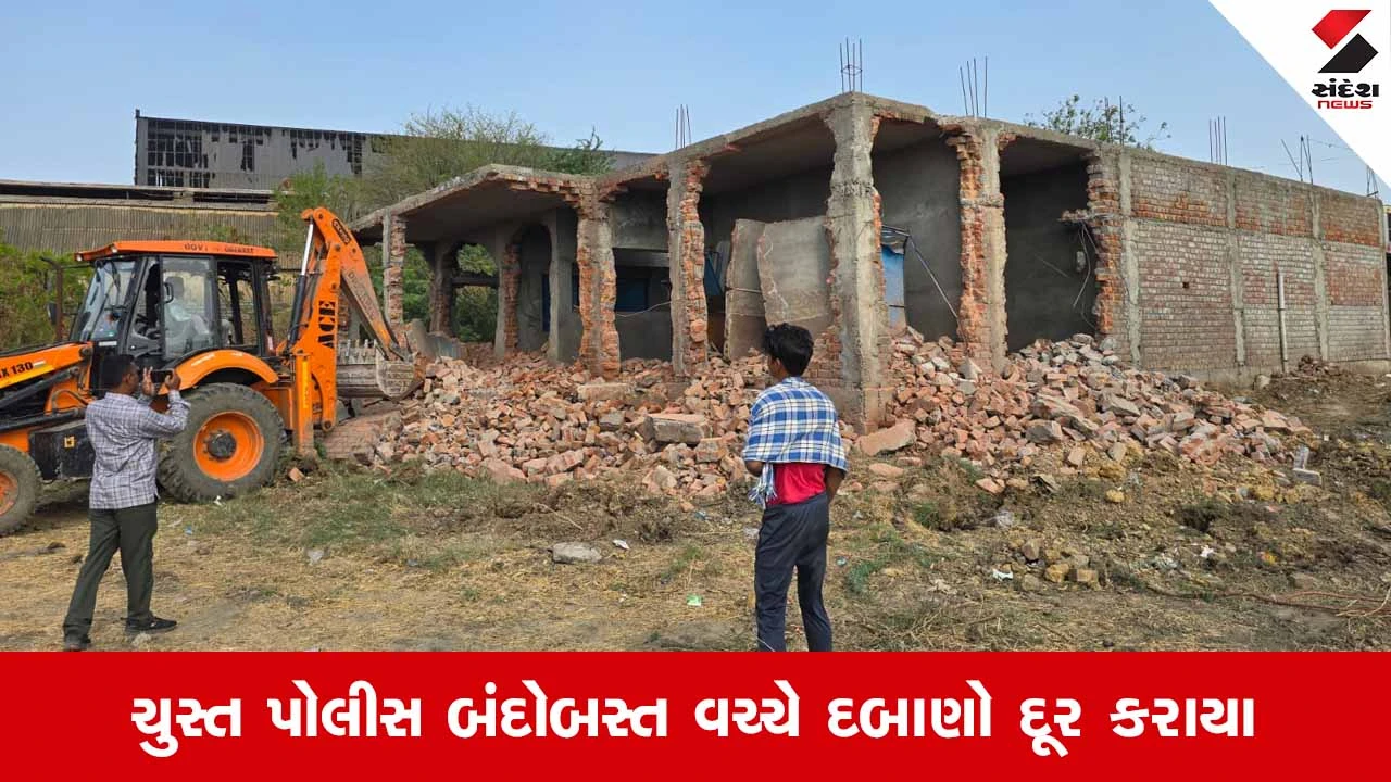 Bavlaના કેરાળા ગામે વહીવટી તંત્રનું બુલડોઝર ફર્યું: કરોડોની જમીન પરથી ગેરકાયદે દબાણો દૂર કરાયા 
