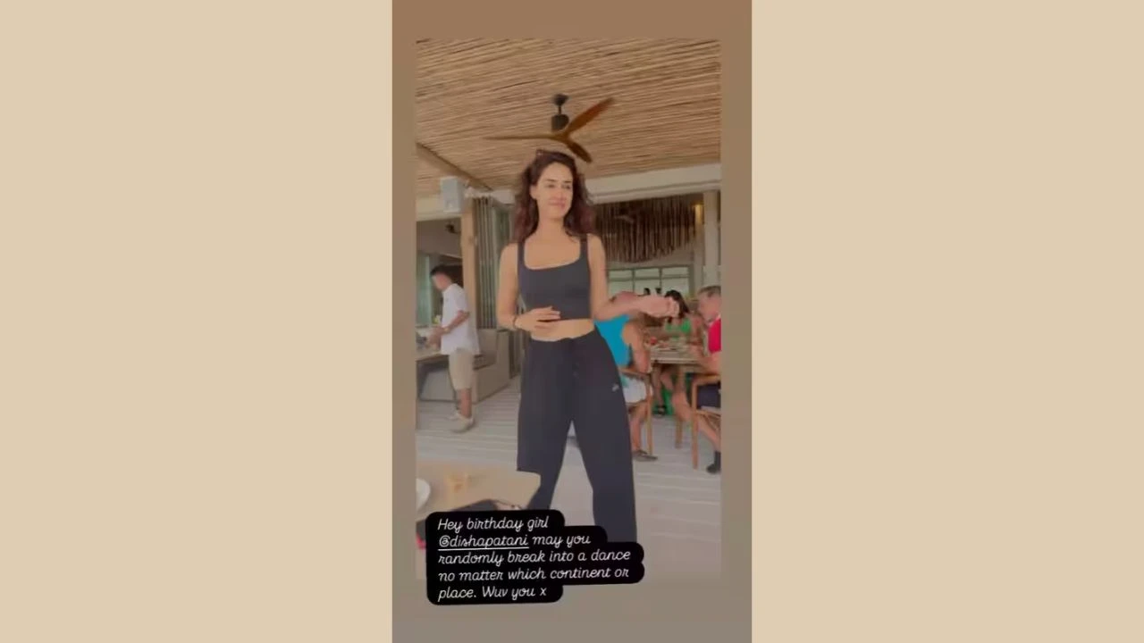 Disha Patani Birthday, Mouni Roy (1)