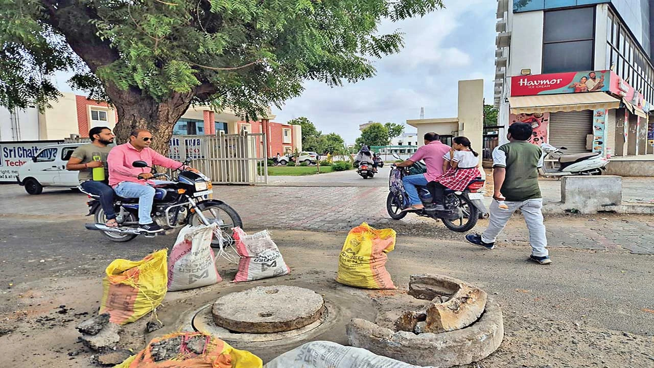 Mehsana: પાટીદાર પ્લાઝા નજીકનો ખાડો અંતે પુરાયો, વાહનચાલકોને મળશે રાહત