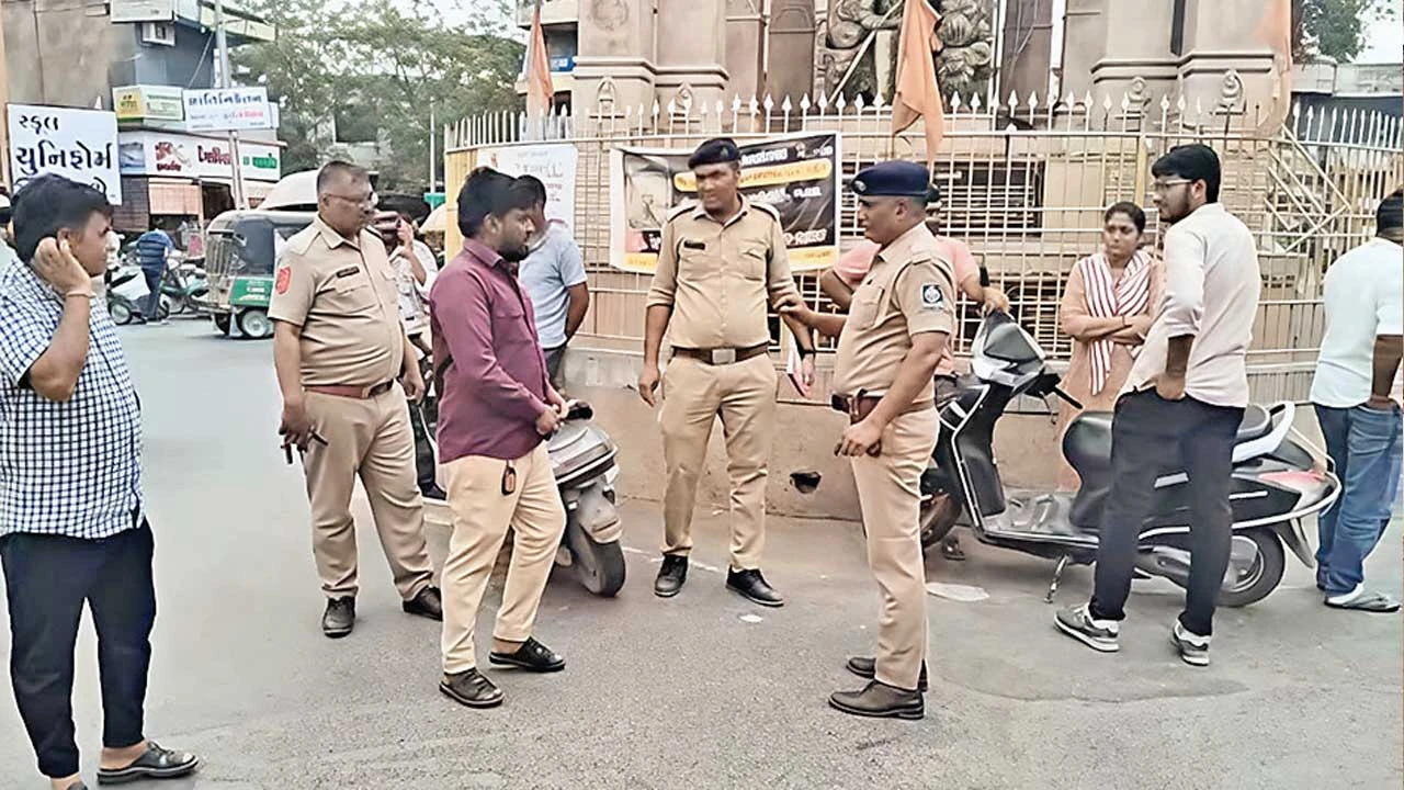 પાટણ બી ડિવિઝન પોલીસની બગવાડા દરવાજા પાસે ટ્રાફિક ડ્રાઈવ