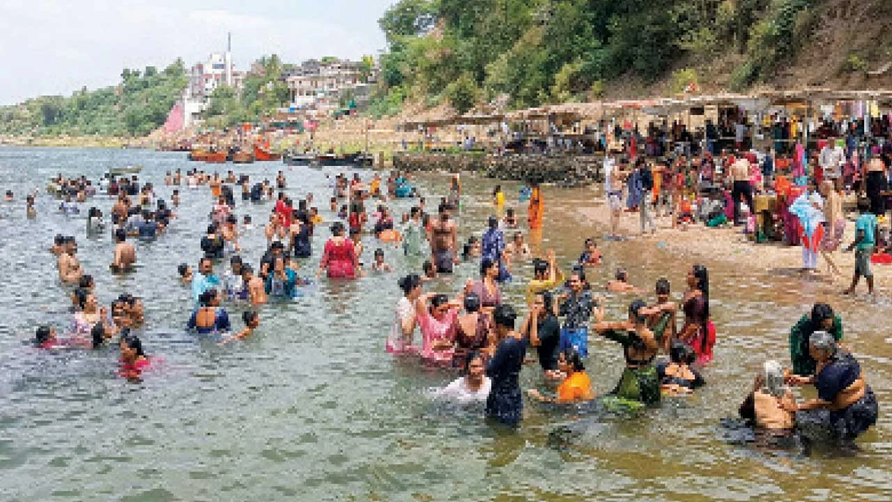 સોમવતી અમાસે દક્ષિણ પ્રયાગતીર્થ ચાંદોદ ખાતે શ્રાદ્ધાળુઓનો અવિરત ધસારો, નર્મદા સ્નાન અને મંદિરોમાં દર્શન