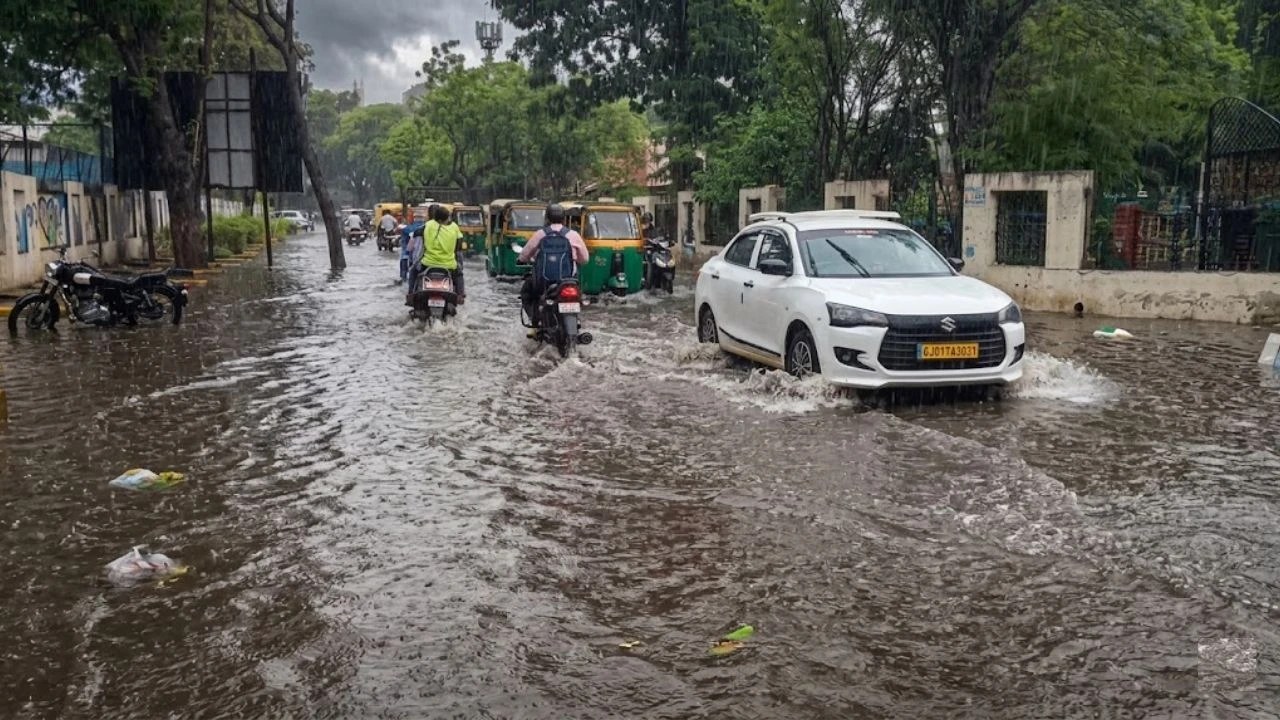 Jamnagar News: Pre-Monsoon Work Exposed, Heavy Waterlogging Near Town Hall after first rain