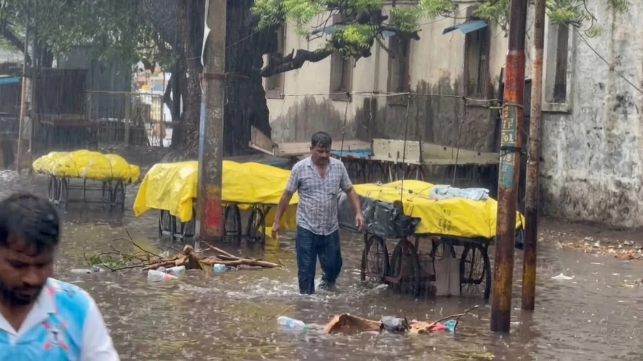 Jamnagar News: Pre-Monsoon Work Exposed, Heavy Waterlogging Near Town Hall after first rain
