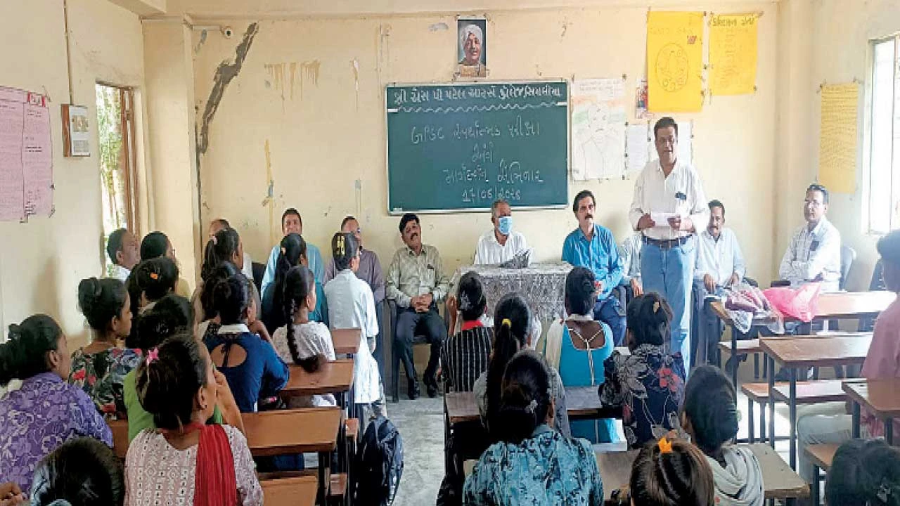 સિમલીયા કૉલેજમાં GPSC સ્પર્ધાત્મક પરીક્ષાના નિઃશુલ્ક વર્ગોનો શુભારંભ