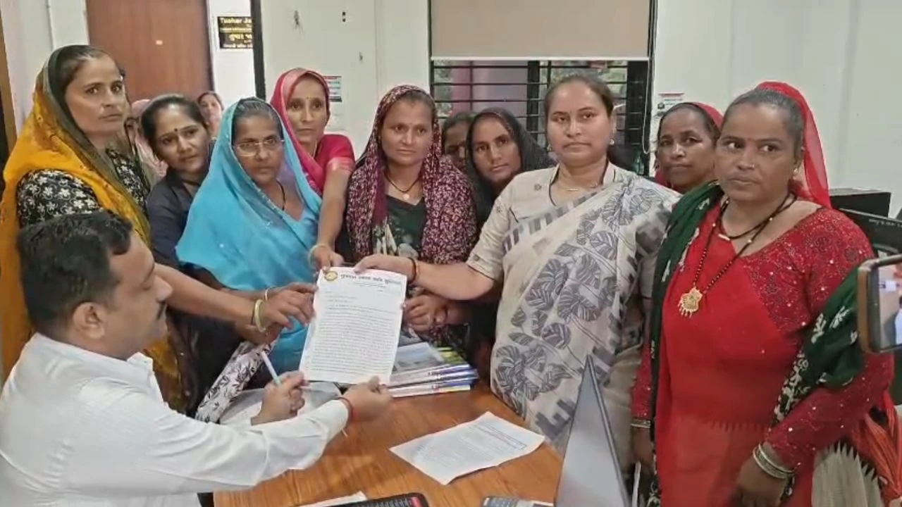 Tharad News: Asha Workers Protest Over Delayed Salary, Threaten Polio Boycott