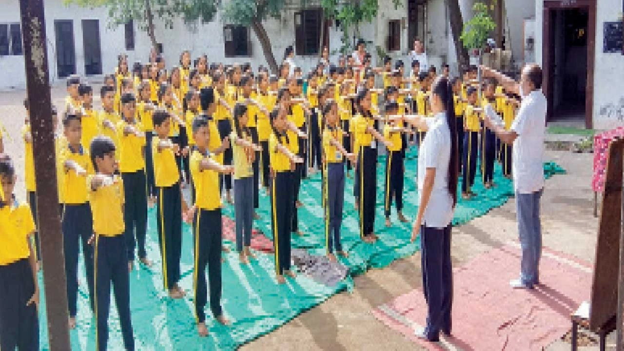 વડોદરાના જરોદ ખાતે નાલંદા વિદ્યાલયમાં વિશ્વ યોગ દિવસની ભવ્ય ઉજવણી