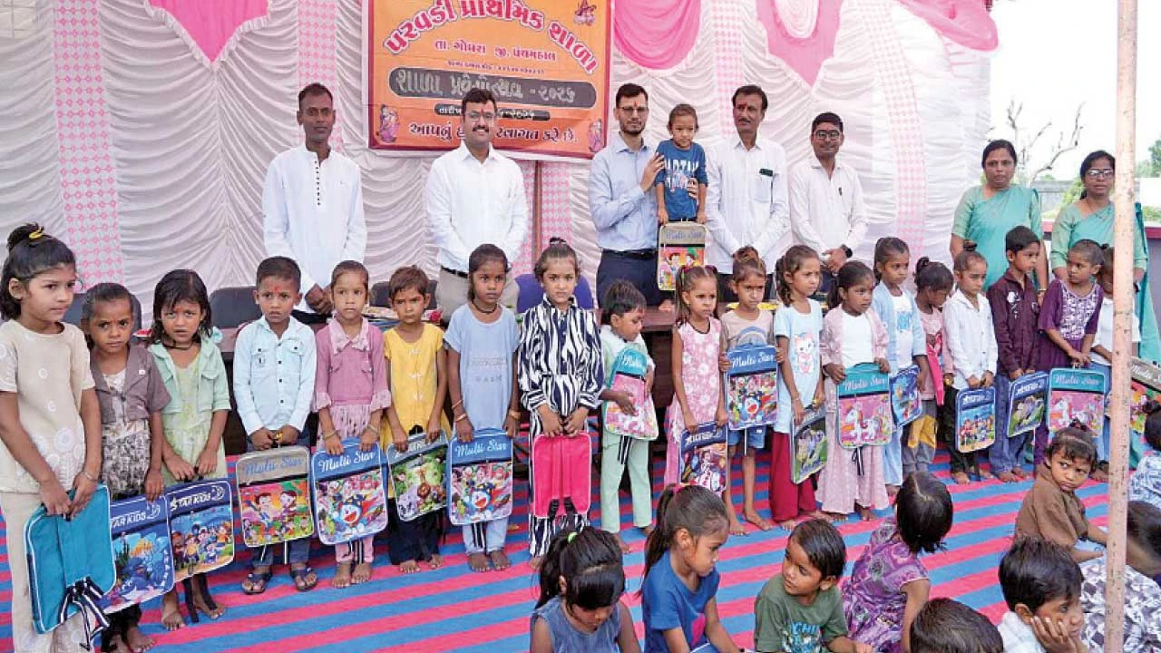 ગોધરા ખાતે જિલ્લા કલેક્ટર દ્વારા બાળકોના શાળા પ્રવેશોત્સવનો ઉત્સાહપૂર્ણ પ્રારંભ