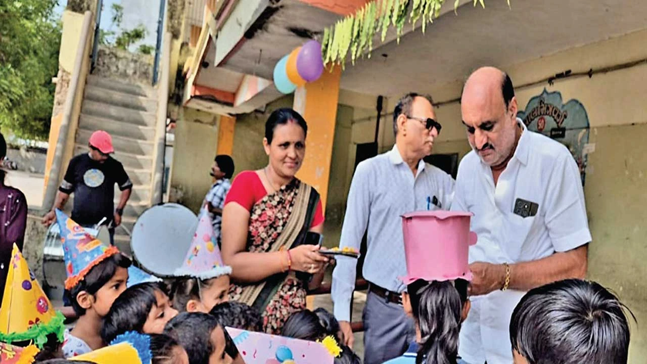 Himatnagar: ખેડબ્રહ્મા કેળવણી મંડળ દ્વારા બાળકોને પ્રવેશ અપાયો