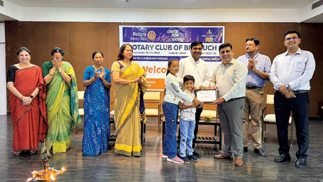 સાહોલ ગામના પ્રા. શાળાના આચાર્ય નિલેશભાઈ સોલંકી ઉત્કૃષ્ટ શિક્ષક પુરસ્કારથી સન્માનિત