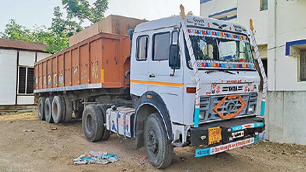 સાયલામાં મશીનરીના બોક્ષની આડમાં દારૂની હેરાફેરીનું કરતૂત પકડાયું, SMCએ મોટા કૌભાંડનો પર્દાફાશ કર્યો