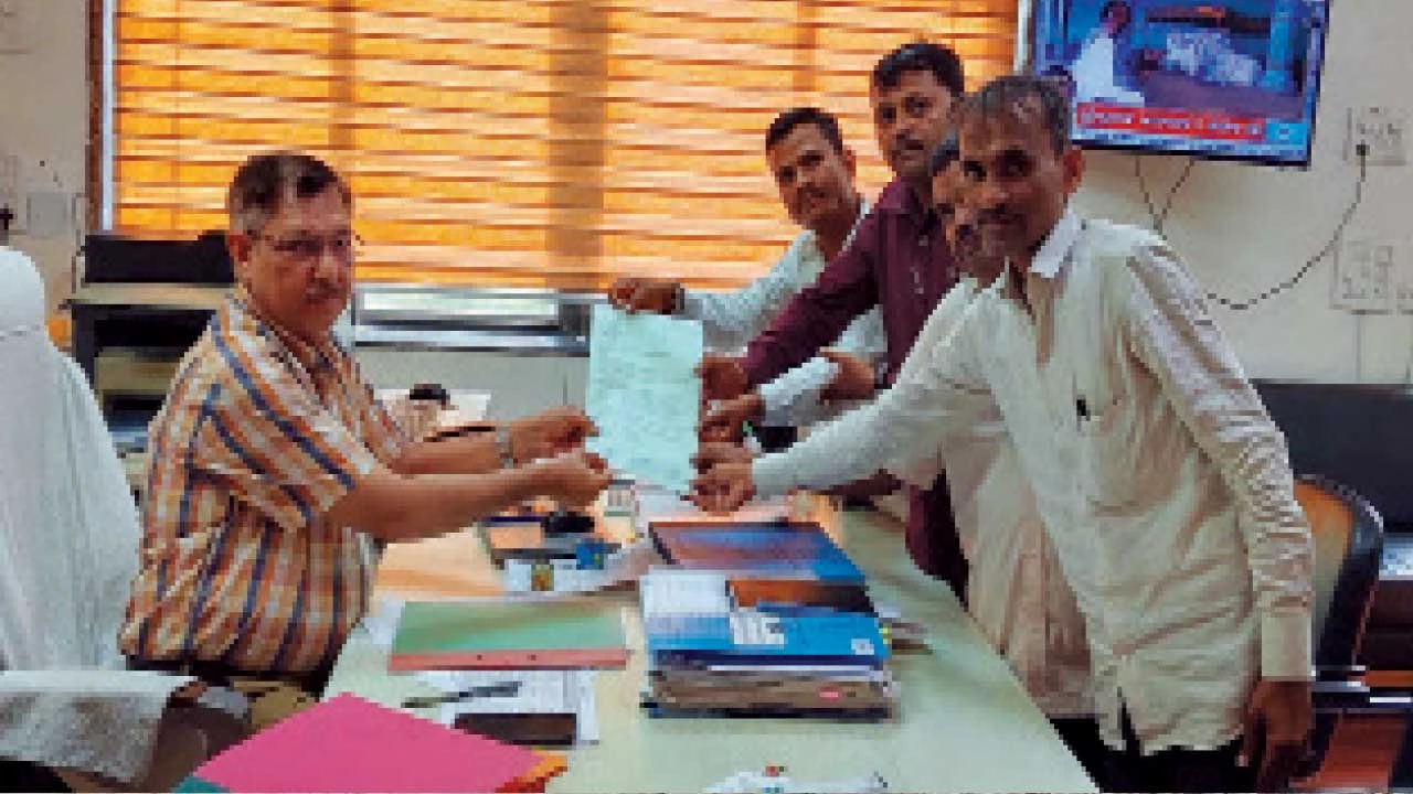 Chhotaudepur: કવાંટ તાલુકાના અંતરિયાળ ગામોમાં BSNL નેટવર્કનાં ધાંધિયાથી હાલાકી