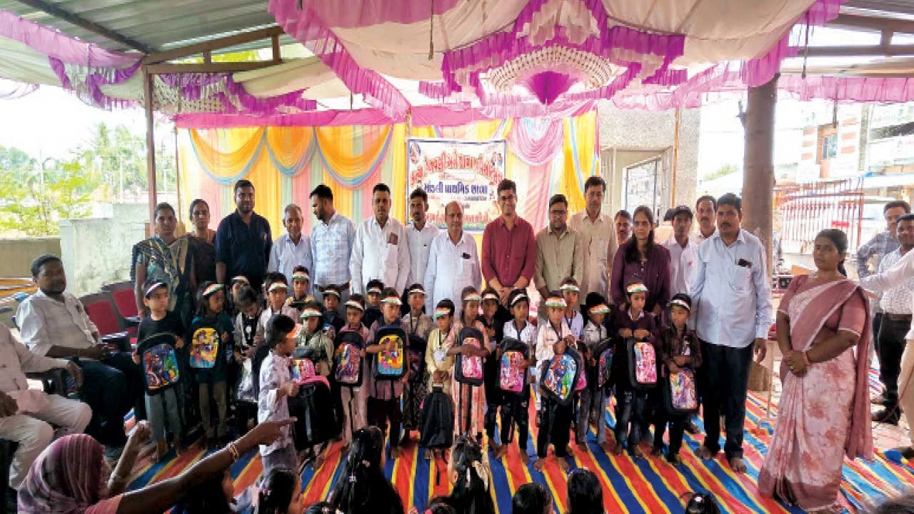 માંડલી ગામની સરકારી પ્રાથમિક શાળામાં ભવ્ય પ્રવેશોત્સવની ઉજવણી કરાઈ