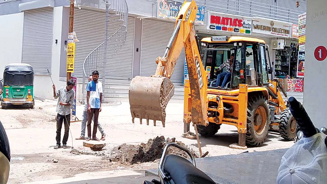 Vadodara: વાઘોડિયામાં કલ્પચંદ્ર આઇકોન કોમ્પ્લે.ના ગટર જોડાણ પુનઃ જોડાયા