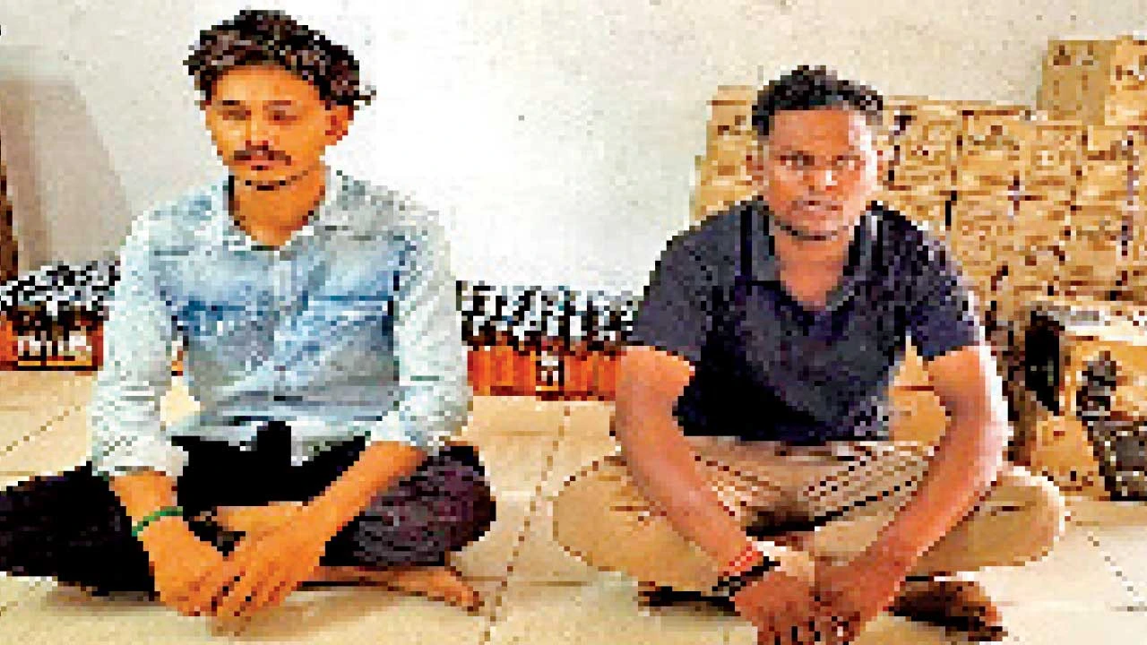 Dabhoi: પલાસવાડા ફાટક પાસે કારમાંથી રૂા.4.42 લાખનો દારૂ ઝડપાયો