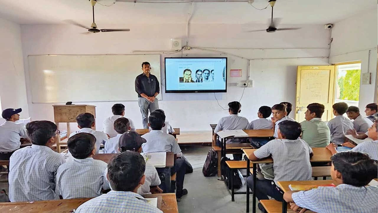 થરાદ શ્રી ગાયત્રી વિદ્યાલયમાં રાષ્ટ્રીય આંકડાશાસ્ત્ર દિવસની ભવ્ય ઉજવણી કરવામાં આવી