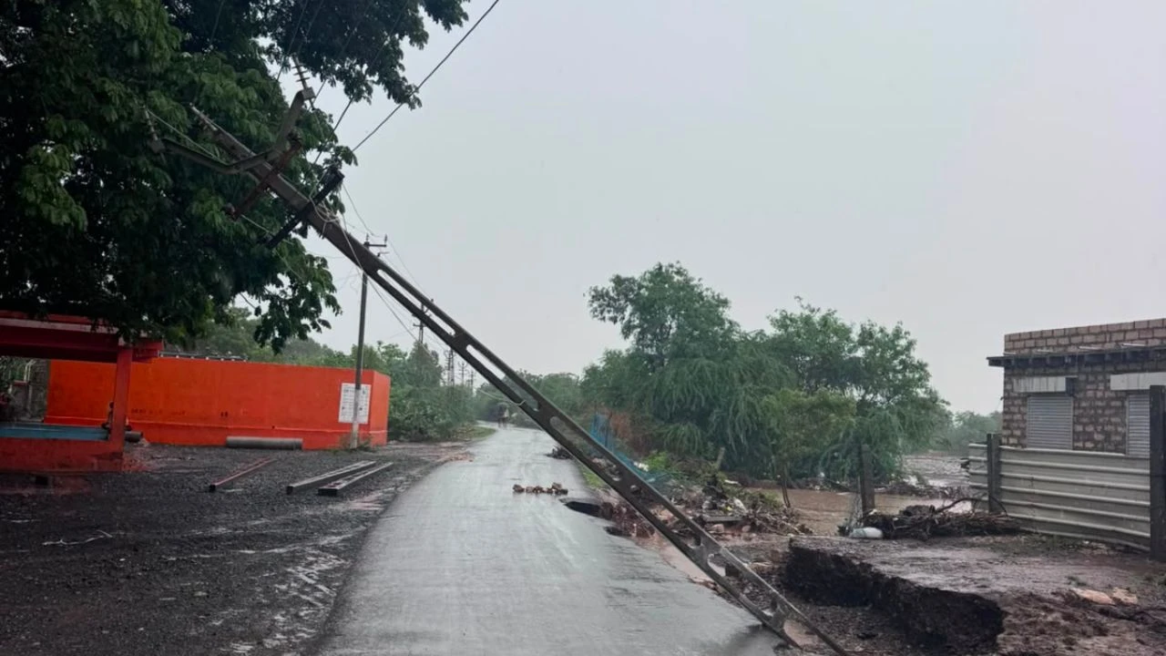 Gir Somnath News: 8 Inches Rain in 24 Hours, Khatrivada Village Isolated in Una