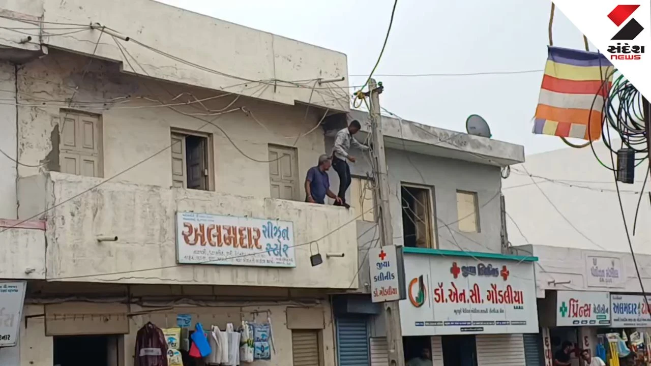 Jamnagar News: Severe Negligence by PGVCL in Dhrol, Laborers Work on Electric Poles Without Safety Gear