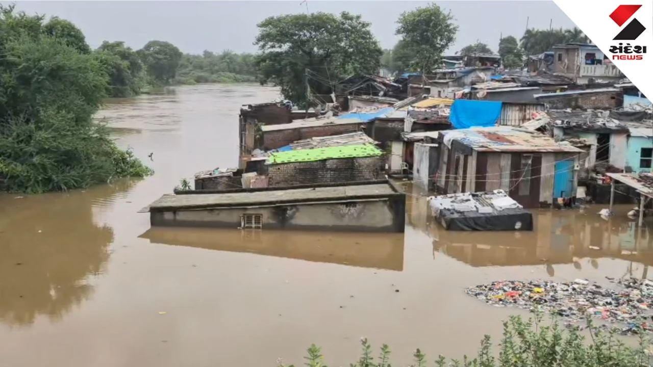 Surat News: Bardoli Mindhola River Floods: Heavy Rain Causes Flooding in Low-Lying Areas, Evacuation Starts
