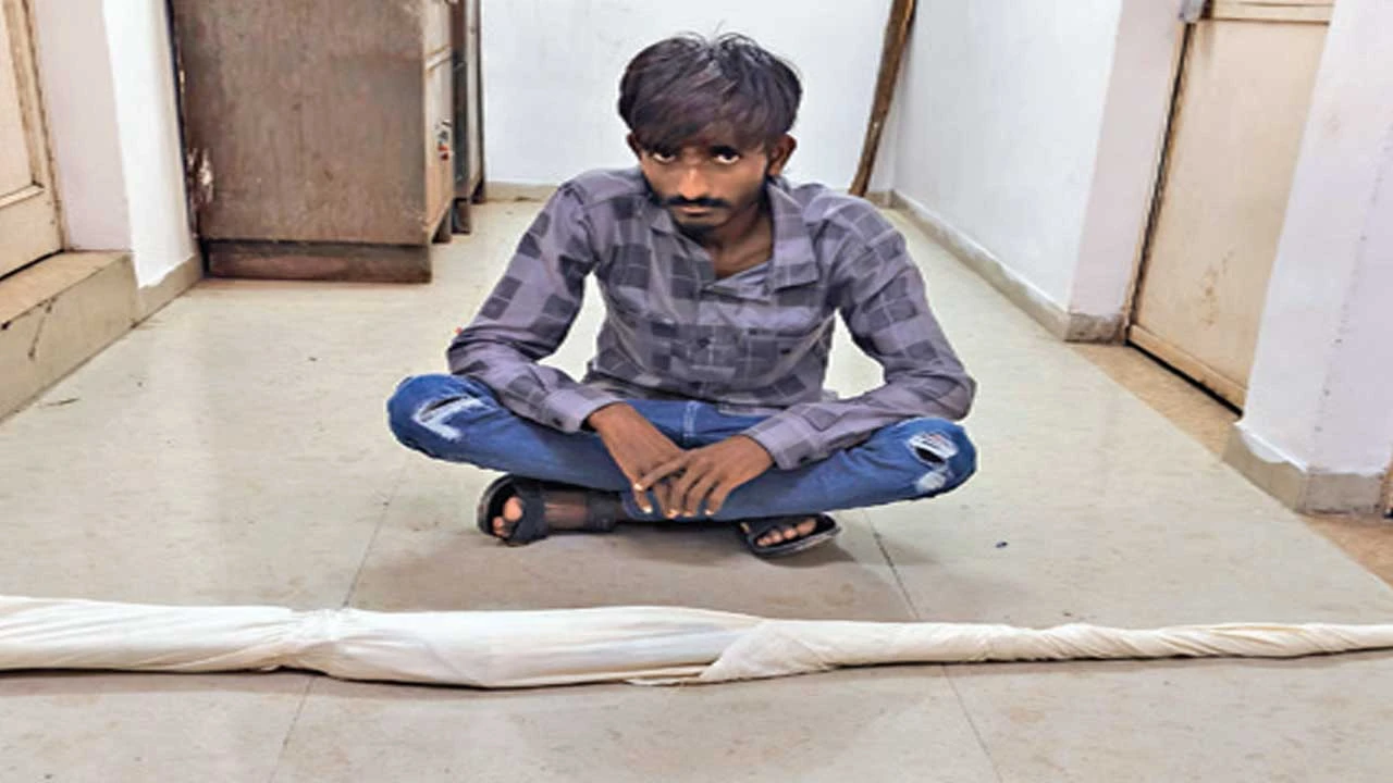 Dhandhuka: ધંધૂકા પોલીસે ડમ્પિંગ સાઈટ વિસ્તારમાંથી દેશી બંદૂક સાથે 1 શખ્સને ઝડપી પાડયો 
