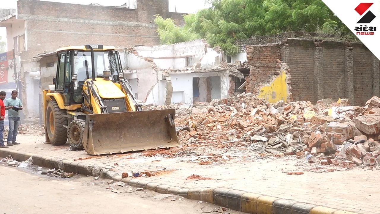 Ahmedabad News: Motera Demolition Drive: AMC Destroys Over 70 Shops for Road Widening