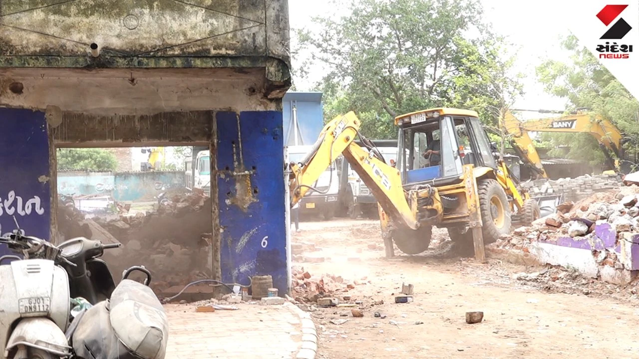 Ahmedabad News: Motera Demolition Drive: AMC Destroys Over 70 Shops for Road Widening