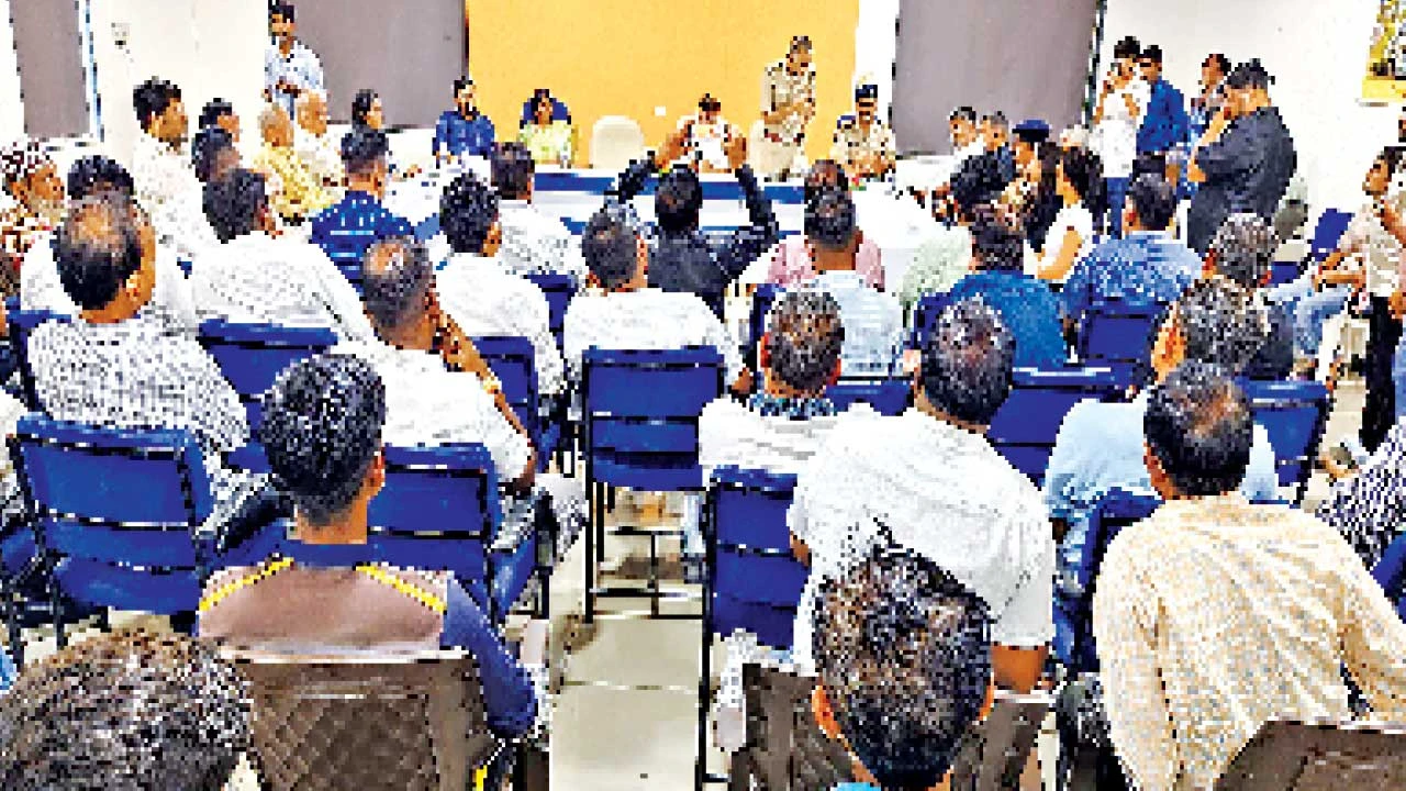ડભોઇમાં રથયાત્રા શાંતિપૂર્ણ ઉજવણી માટે શાંતિ સમિતિની યોજાઇ બેઠક