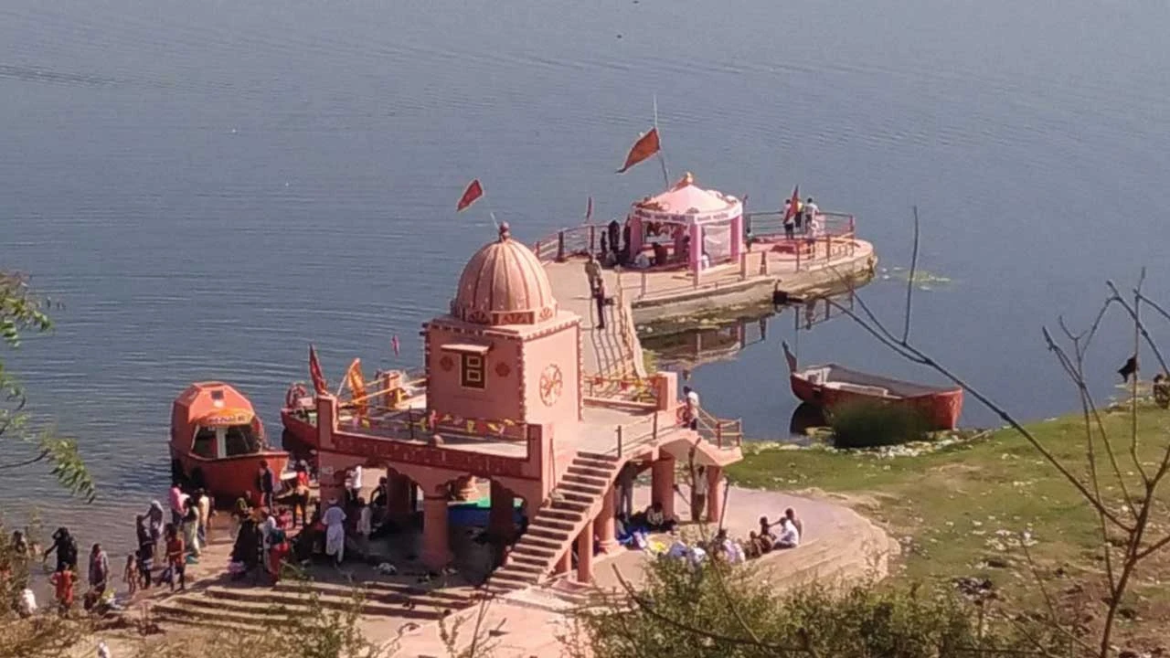 Vadodara: મહીસાગર માતાના મંદિરમાં સોના-ચાંદીના દાગીનાની ચોરી