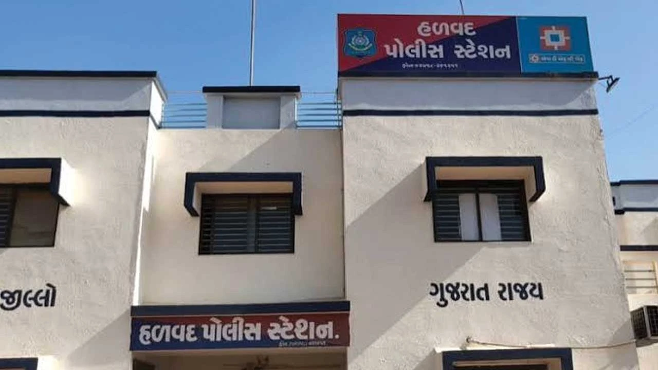 હળવદ: પુત્રએ માતાની જમીન હડપવા બોગસ વારસાઈ નોંધાવી, માતાએ નોંધાવી ફરિયાદ
