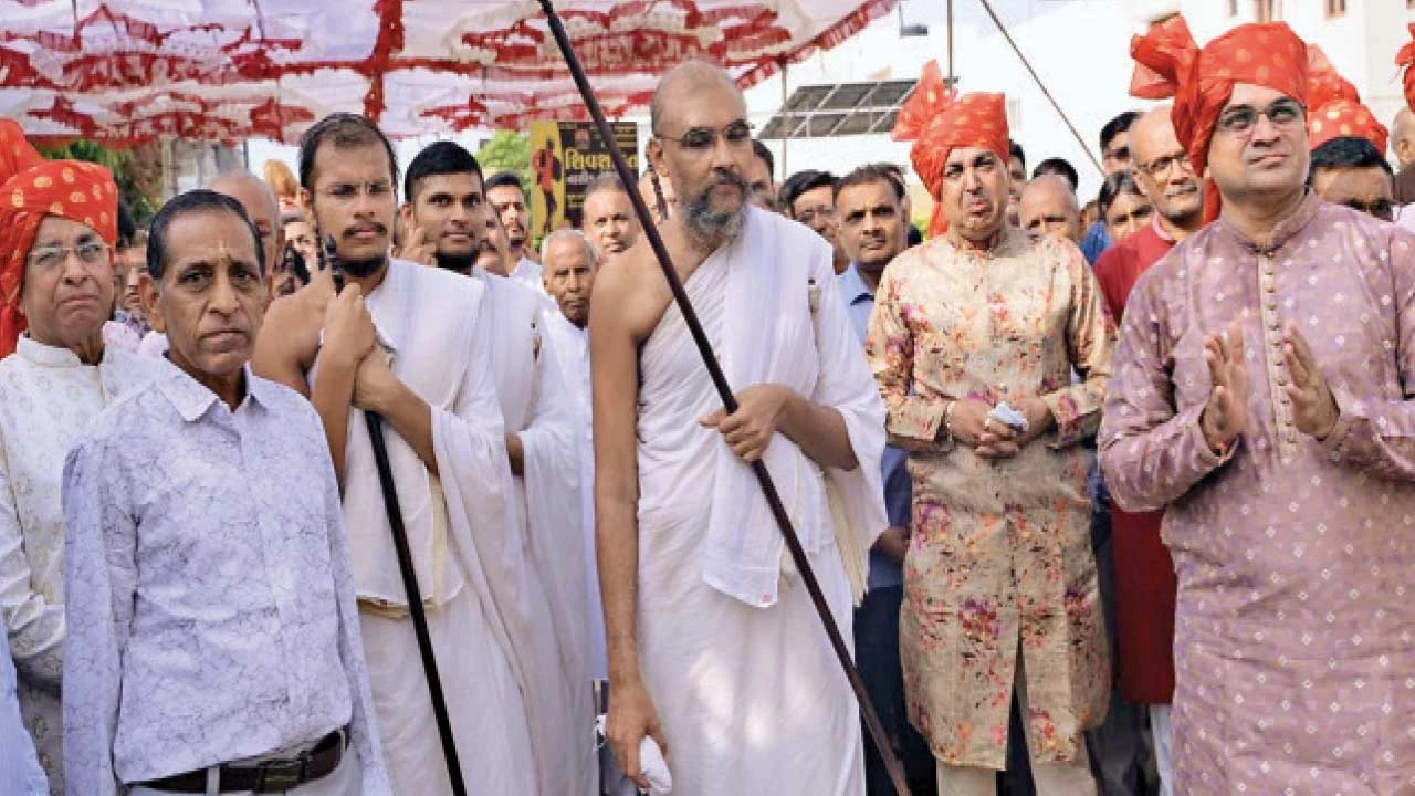 હિંમતનગર: ચતુર્માસ માટે મુનિ મહારાજના સંઘનું ભવ્ય સામૈયું કરાયું