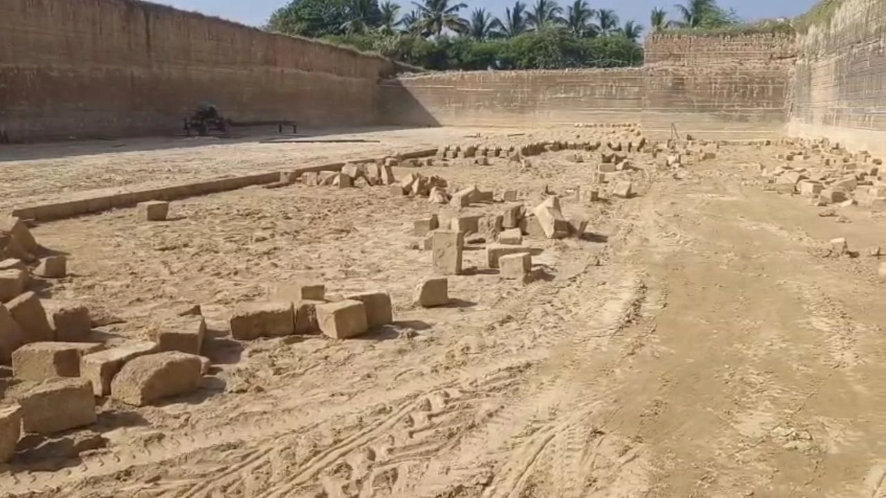 Junagadh News: Controversy Over Illegal Mining on Gauchar Land in Mangrol