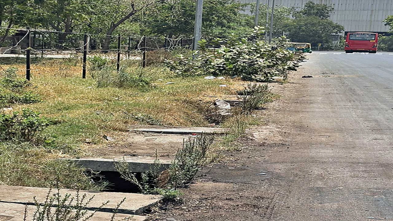 વટવા GIDCમાં તૂટેલી ફૂટપાથો, શ્રમિકો અને રાહદારીઓ માટે જીવનું જોખમ