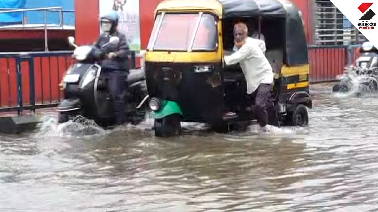 Severe Rain Hits Surat Again: Waterlogging on Udhna Road, Farmers Rejoice