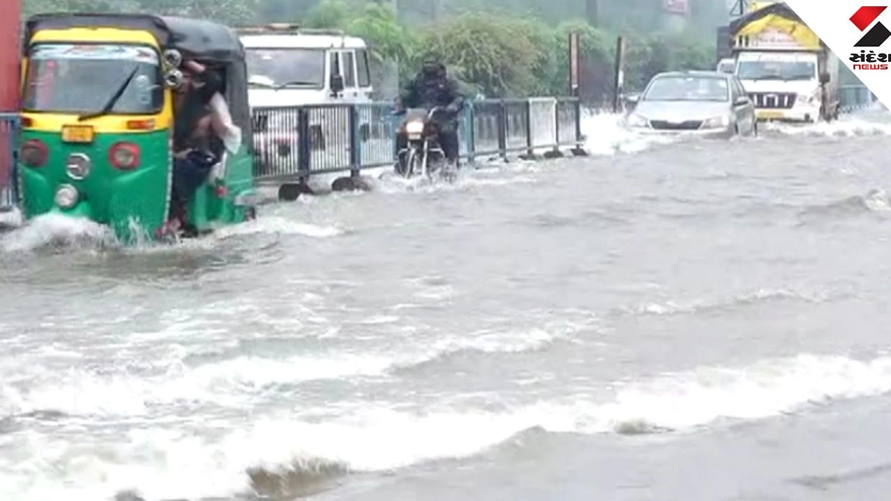 Severe Rain Hits Surat Again: Waterlogging on Udhna Road, Farmers Rejoice