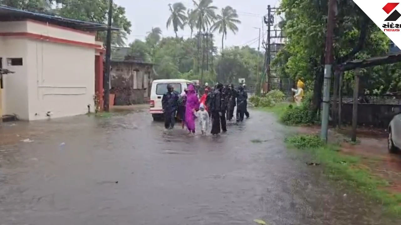 South Gujarat Floods: Auranga River Crosses Danger Mark, 463 Roads Closed