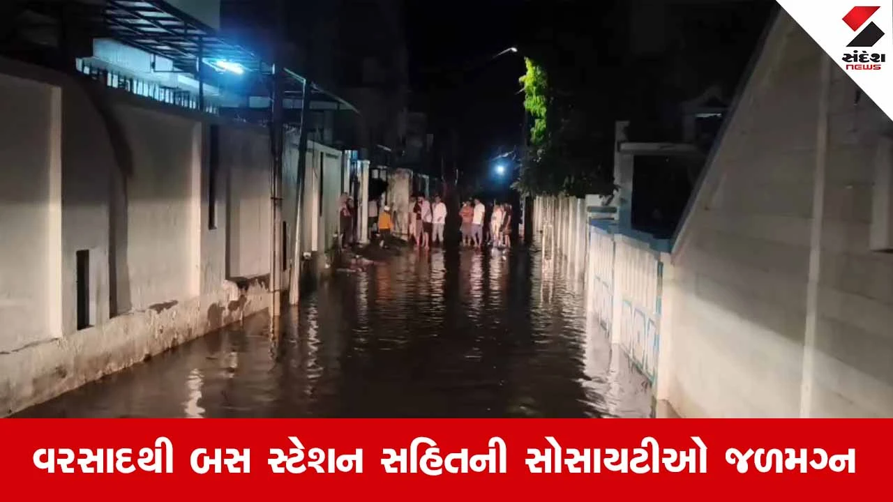 Banaskanthaના થરાદમાં સાંજના સમયે સાડા ચાર ઈંચથી વધુ અનરાધાર વરસાદ, ઘરોમાં પાણી ઘૂસતાં લોકોમાં રોષ