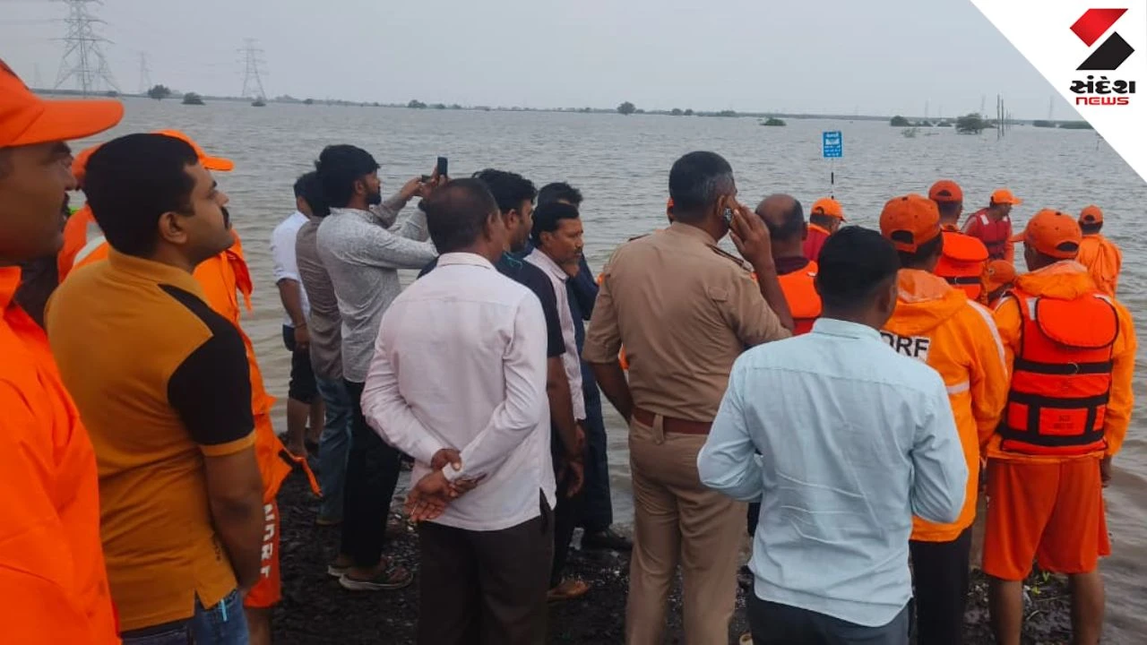 Ahmedabad News: Vanitalav Village Flooded as Bhogavo River Overflows, NDRF Begins Rescue