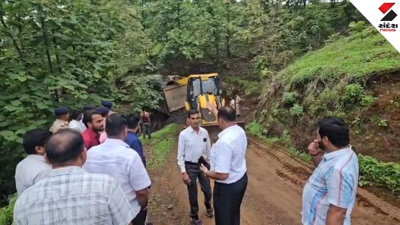 Gujarat Education Minister Rivaba Jadeja Convoy Stuck In Mud At Chhotaudepur