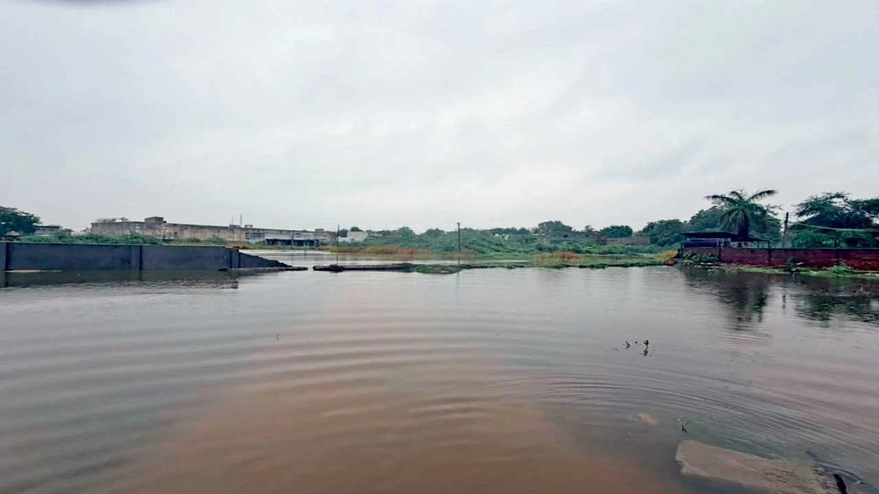 બાવળાની અનેક સોસાયટીઓમાં વરસાદી પાણી ભરાયા, રહીશો ભારે હાલાકીમાં