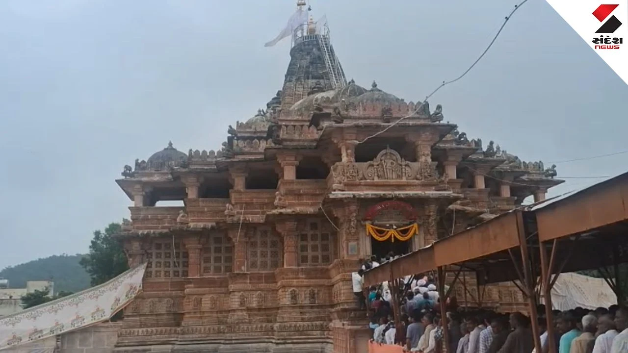 Guru Purnima Celebrated at Shamlaji Temple: Devotees Surge for Lord Shamlaji Darshan