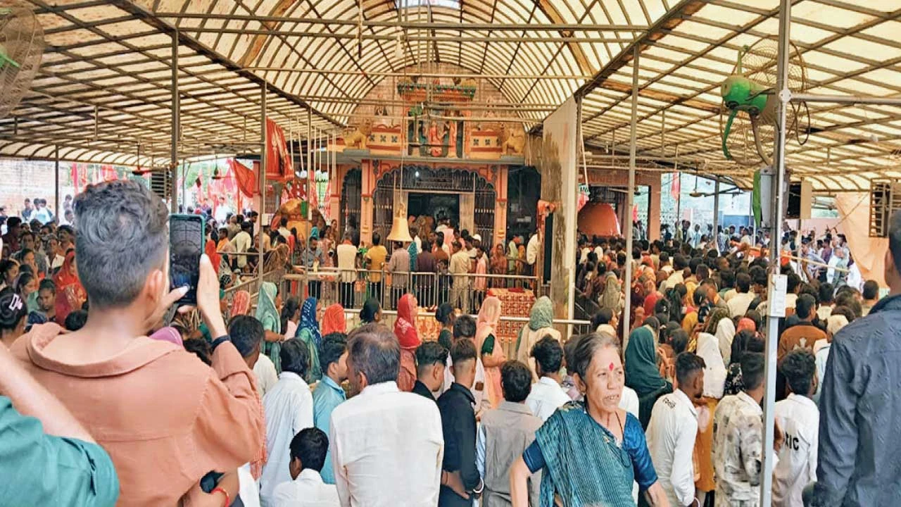 Bayad: બાયડના દિપેશ્વરી ધામમાં માતાજીના ભક્તોનો મહેરામણ : મહાપ્રસાદનું અન્નક્ષેત્ર ધમધમી ઊઠયું