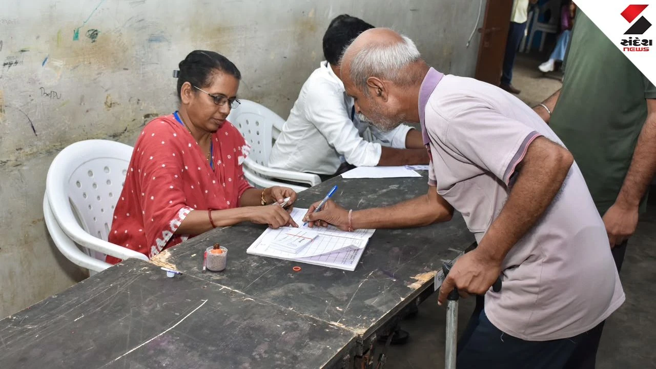 Manjalpur Assembly By-Election Voting Begins in Vadodara | BJP vs Congress