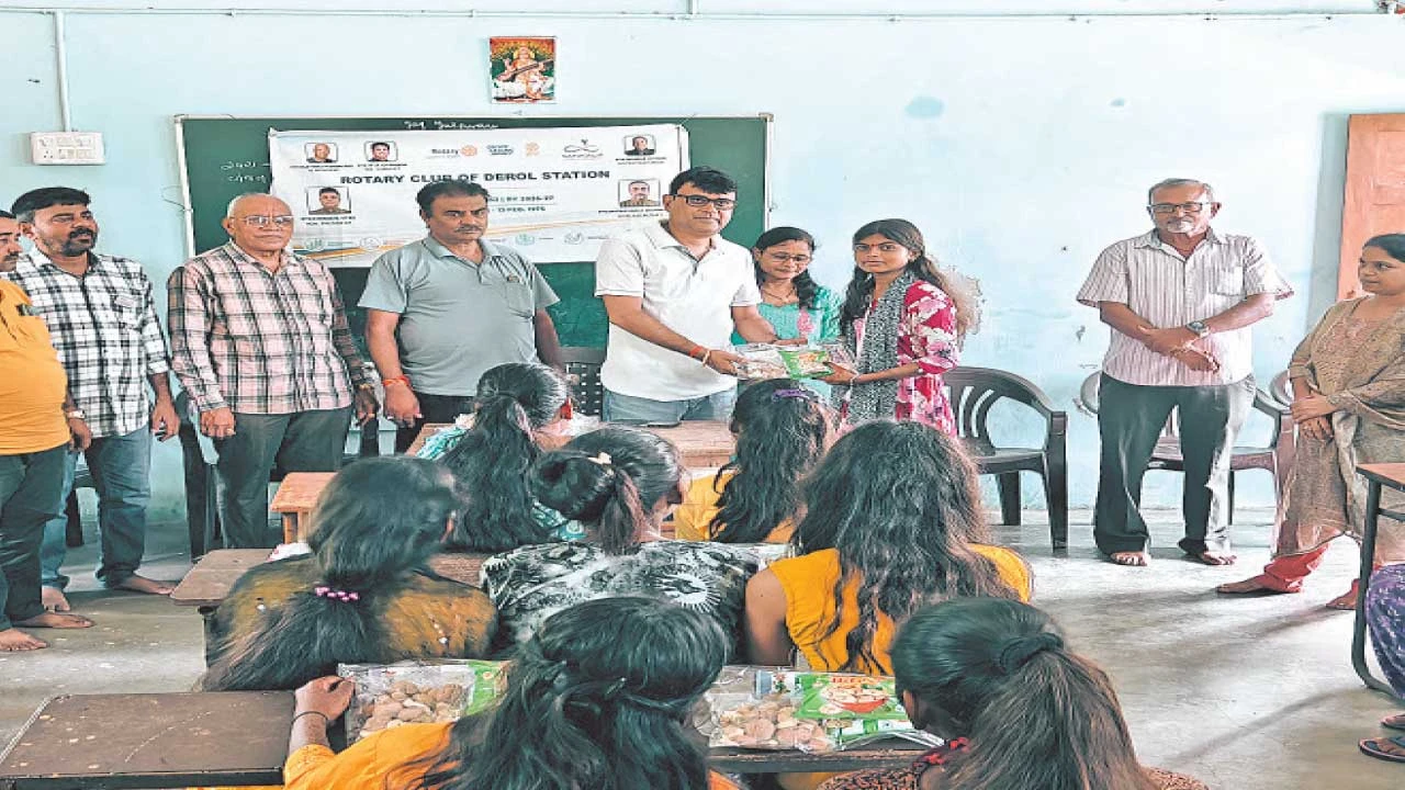 Panchmahal: કાલોલની શ્રી સરસ્વતી વિદ્યામંદિરમાં ગૌરીવ્રત નિમિતે ડ્રાયફ્રૂટનું વિતરણ