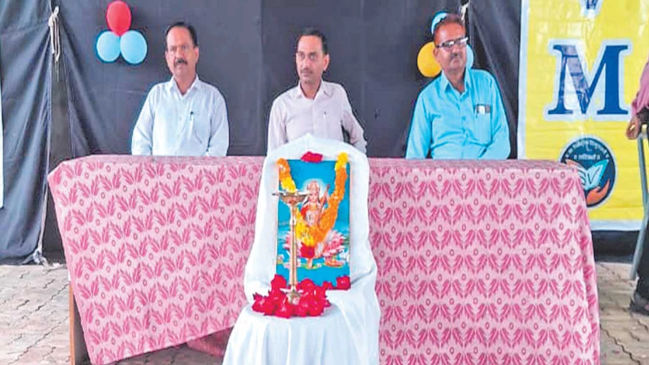 ગોધરાની સાંદિપની વિદ્યામંદિરમાં ગુરુપૂર્ણિમાની ભવ્ય ઉજવણી: આચાર્યનું સન્માન