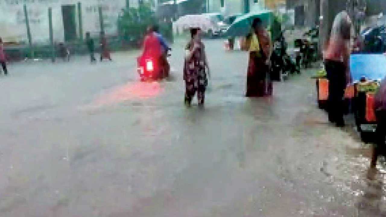 વડોદરાના સાવલી નગરમાં મોડીસાંજે દોઢ ઇંચ વરસાદ