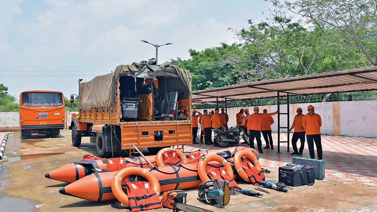 મોડાસા-ધનસુરામાં ધોધમાર વરસાદ, NDRFની ટીમ તૈનાત