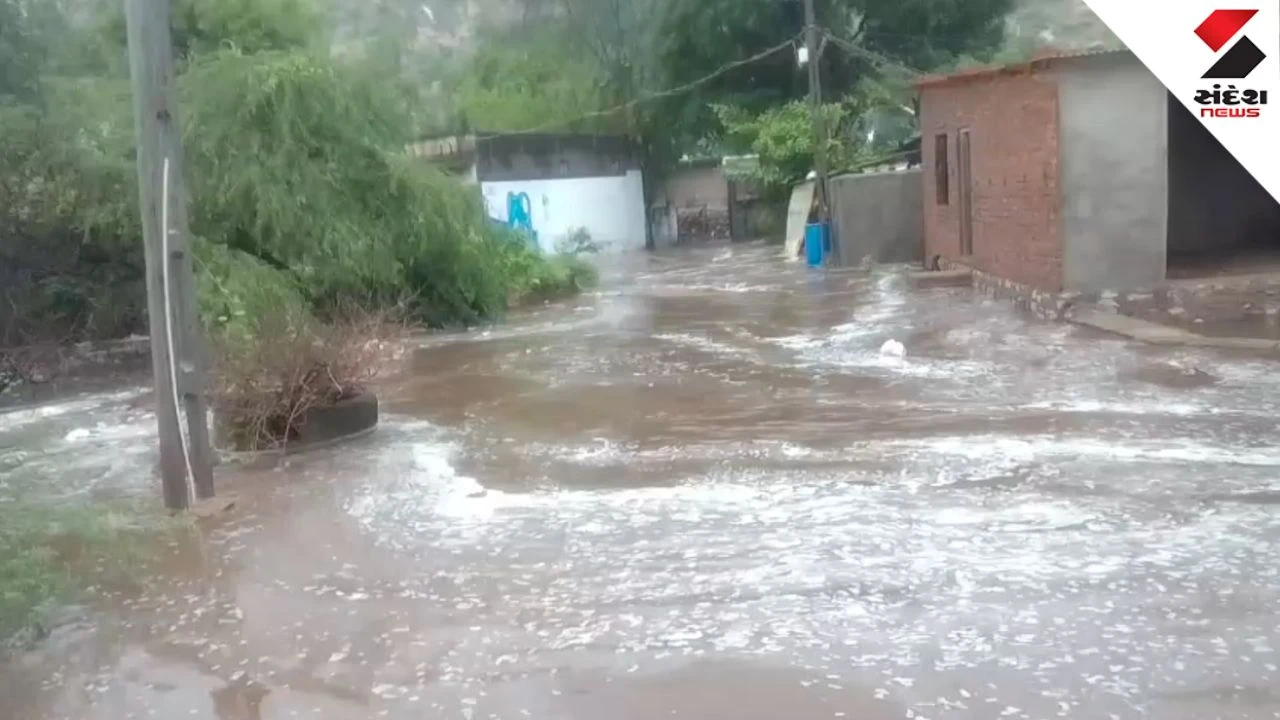 Sabarkantha Rain Update: 2 Inches Rain In 2 Hours Causes Waterlogging In Ward 5 in Idar